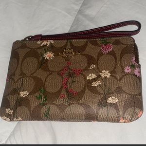 Coach flowers wristlet Brand New with Tags 🌸